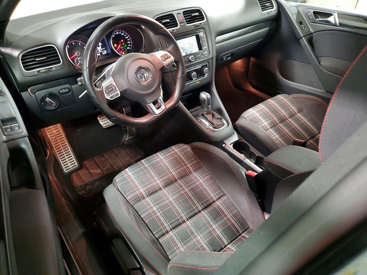 2012 VOLKSWAGEN GTI photo 22