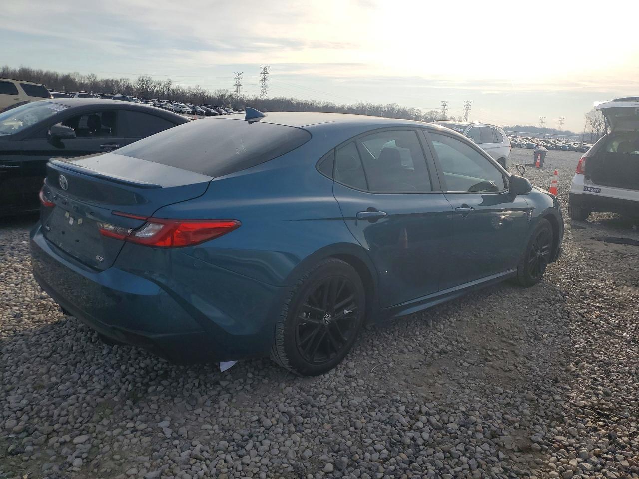 2025 TOYOTA CAMRY SE photo 5