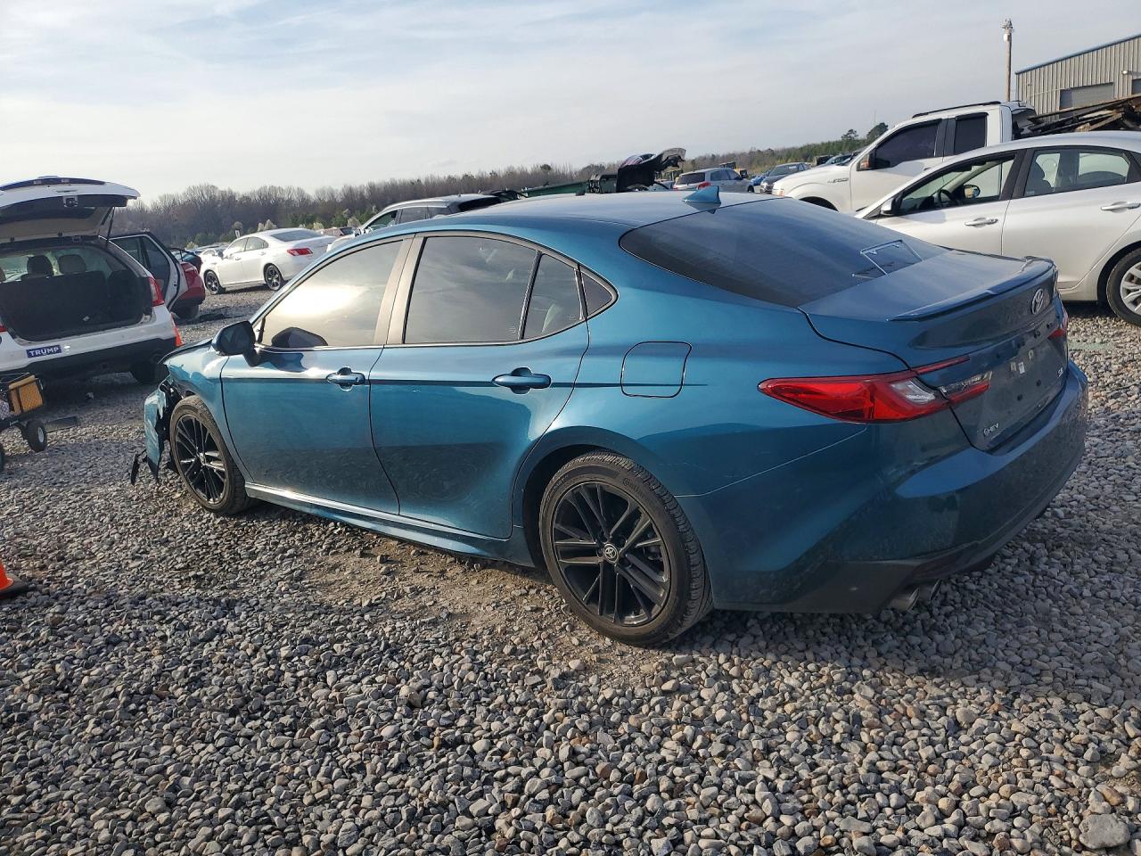 2025 TOYOTA CAMRY SE photo 3