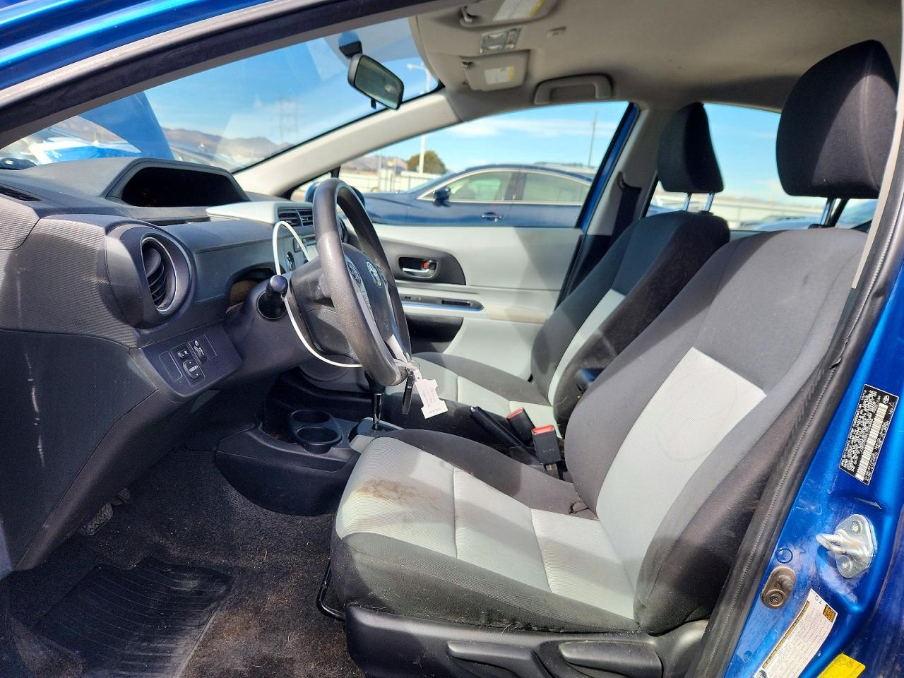 2012 TOYOTA PRIUS C THREE photo 7