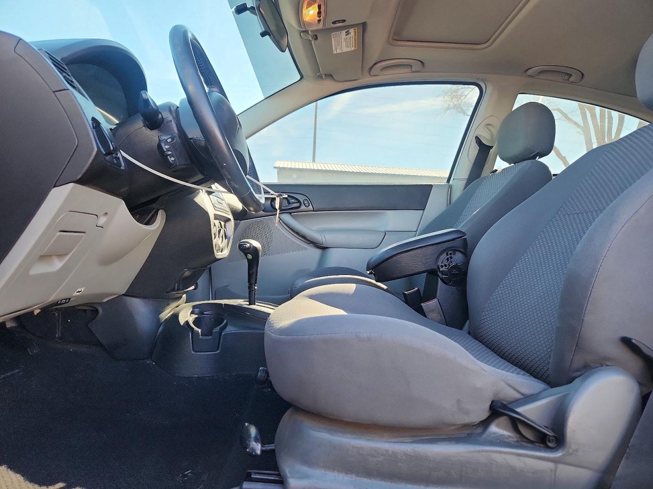 2005 FORD FOCUS ZX3 photo 19