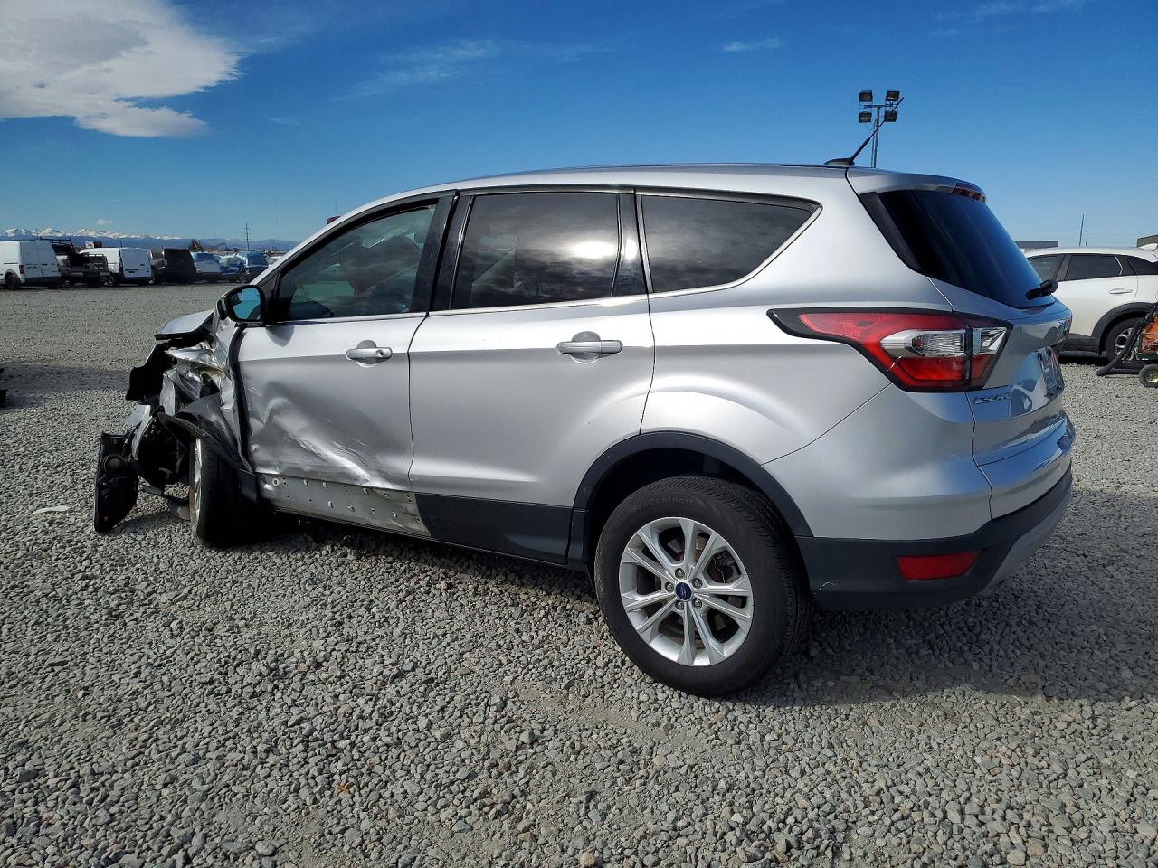 2017 FORD ESCAPE SE photo 2