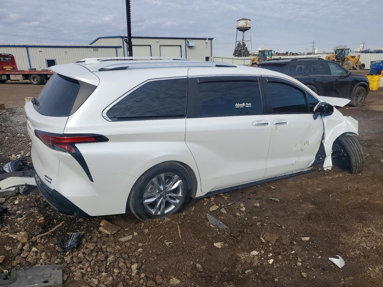2022 TOYOTA SIENNA LIMITED 7-PASSENGER photo 5