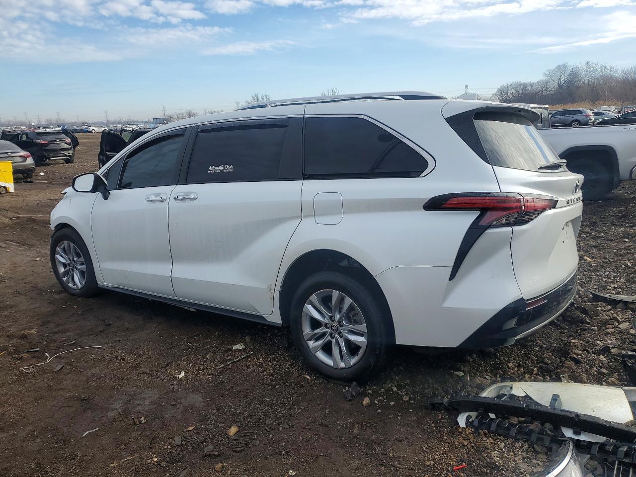 2022 TOYOTA SIENNA LIMITED 7-PASSENGER photo 3