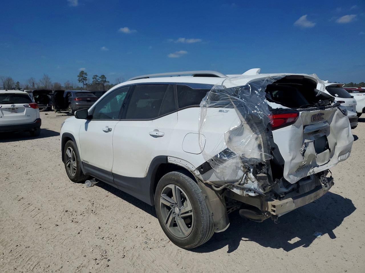 2019 GMC TERRAIN SLT photo 3