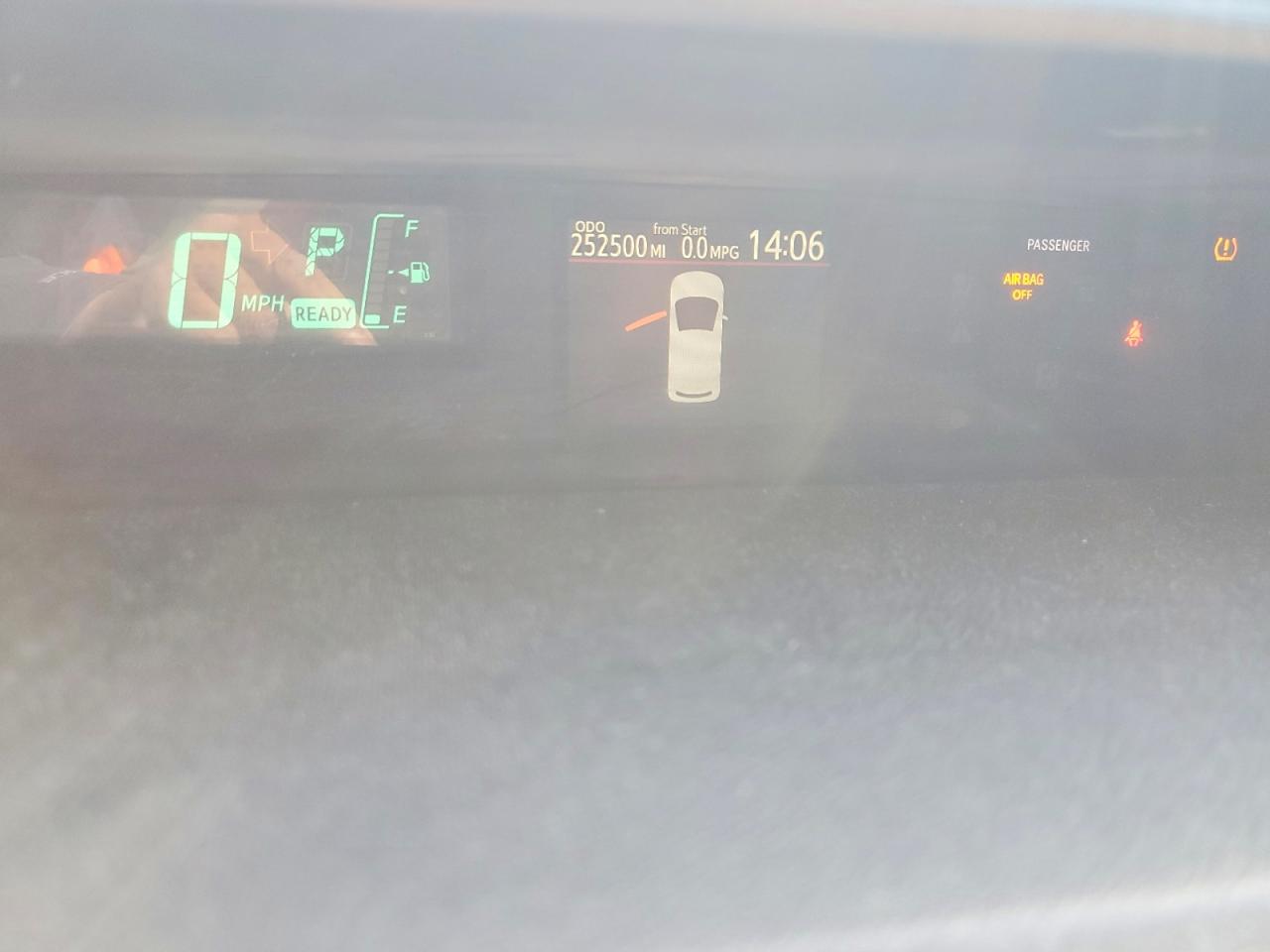 2013 TOYOTA PRIUS C FOUR photo 9