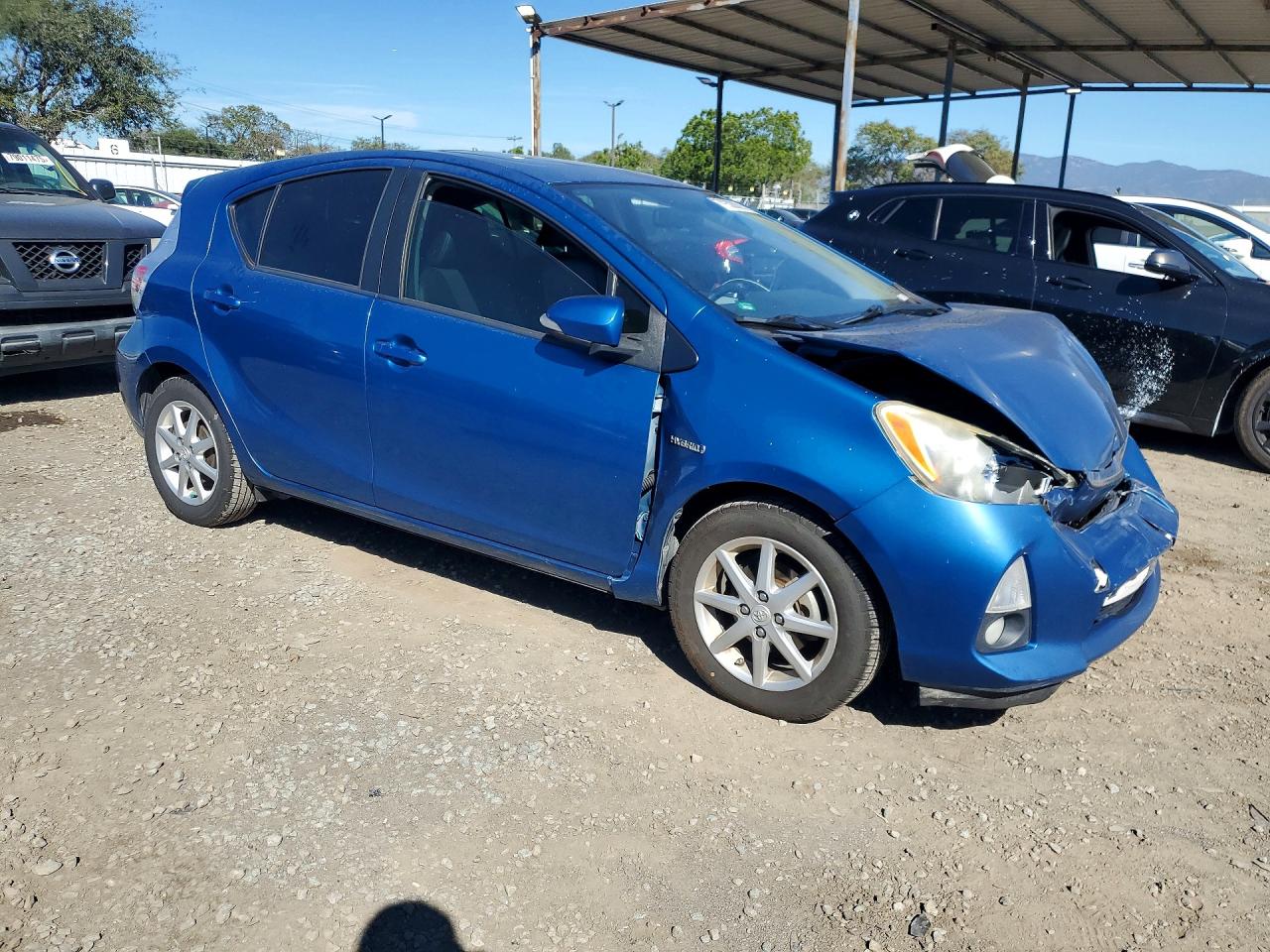 2013 TOYOTA PRIUS C FOUR photo 4
