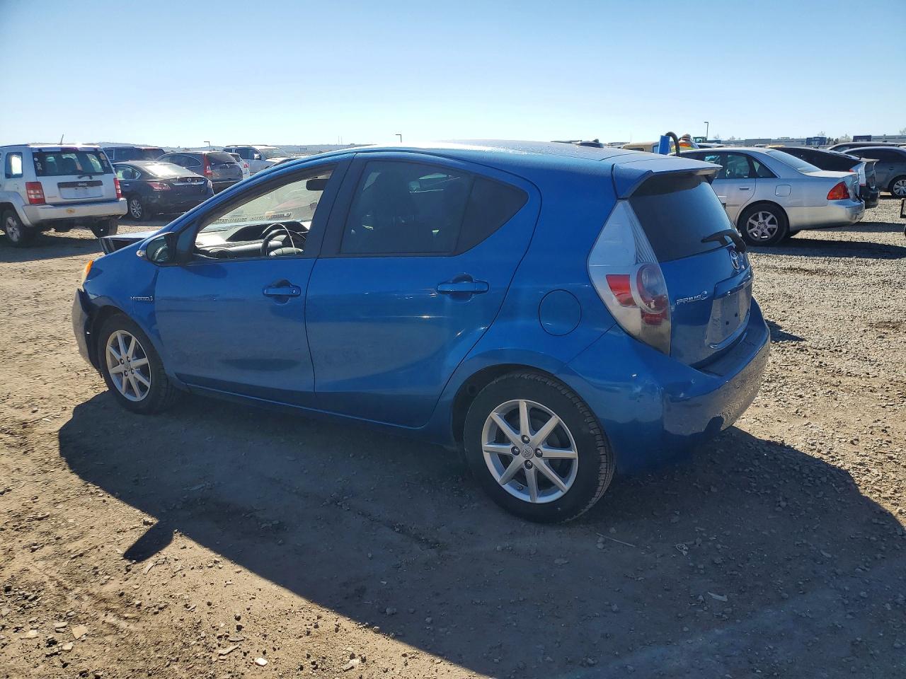 2013 TOYOTA PRIUS C FOUR photo 2