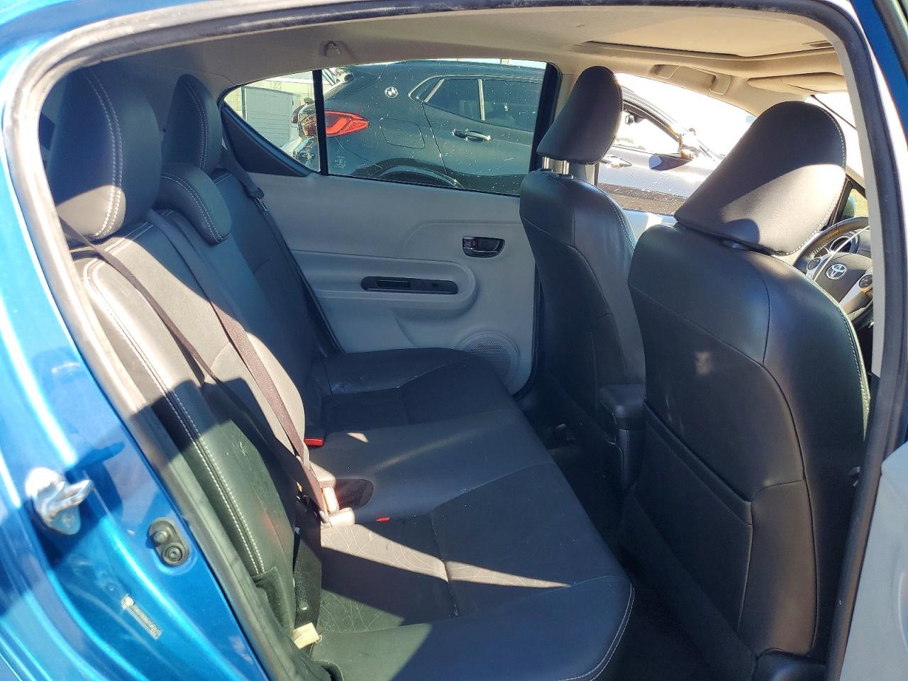 2013 TOYOTA PRIUS C FOUR photo 10