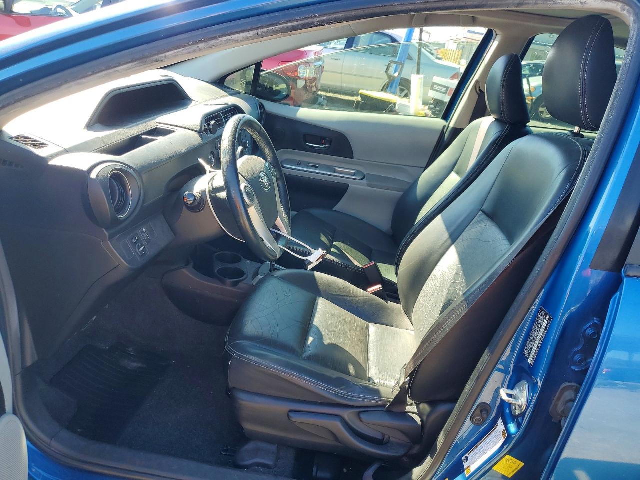 2013 TOYOTA PRIUS C FOUR photo 7