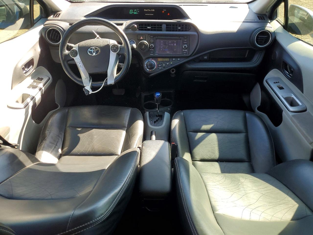 2013 TOYOTA PRIUS C FOUR photo 8