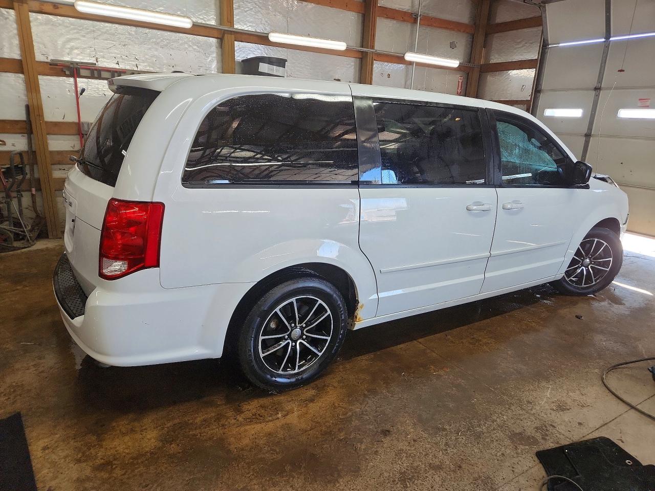 2015 DODGE GRAND CARAVAN SE photo 3