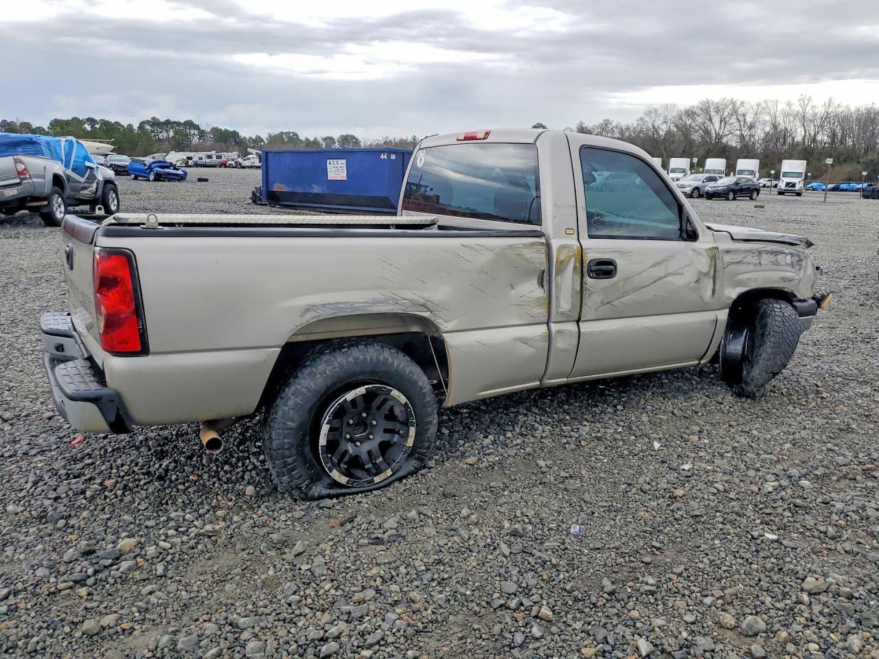 2005 CHEVROLET SILVERADO C1500 photo 3