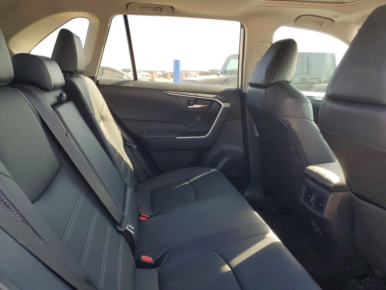 2024 TOYOTA RAV4 XLE PREMIUM photo 28