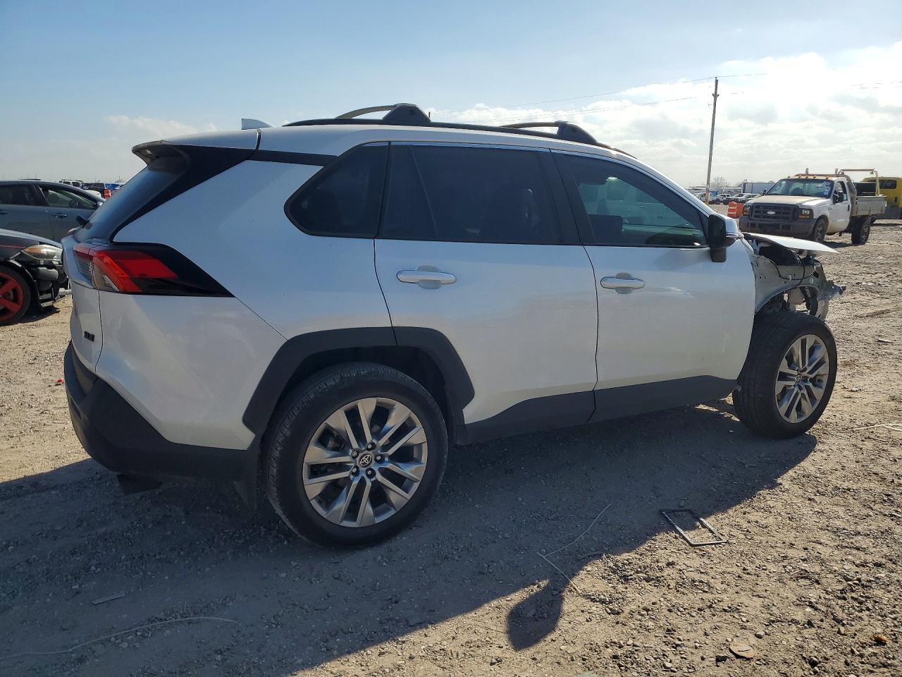 2024 TOYOTA RAV4 XLE PREMIUM photo 7