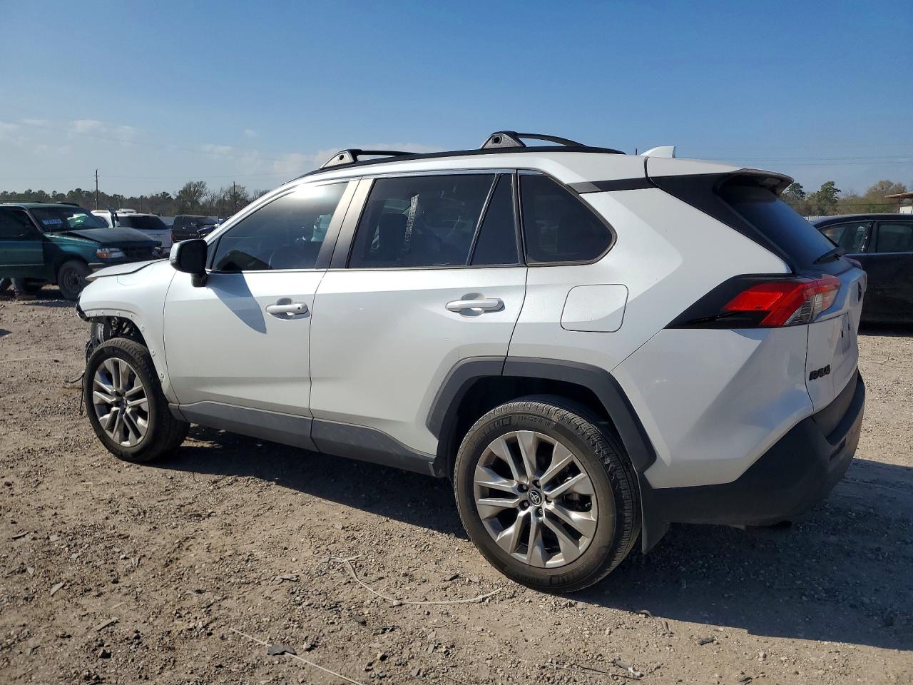 2024 TOYOTA RAV4 XLE PREMIUM photo 4