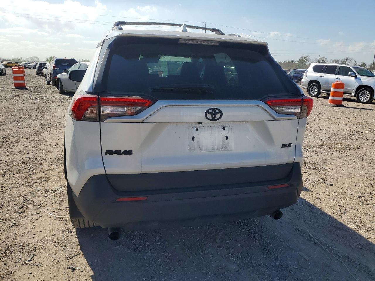 2024 TOYOTA RAV4 XLE PREMIUM photo 16