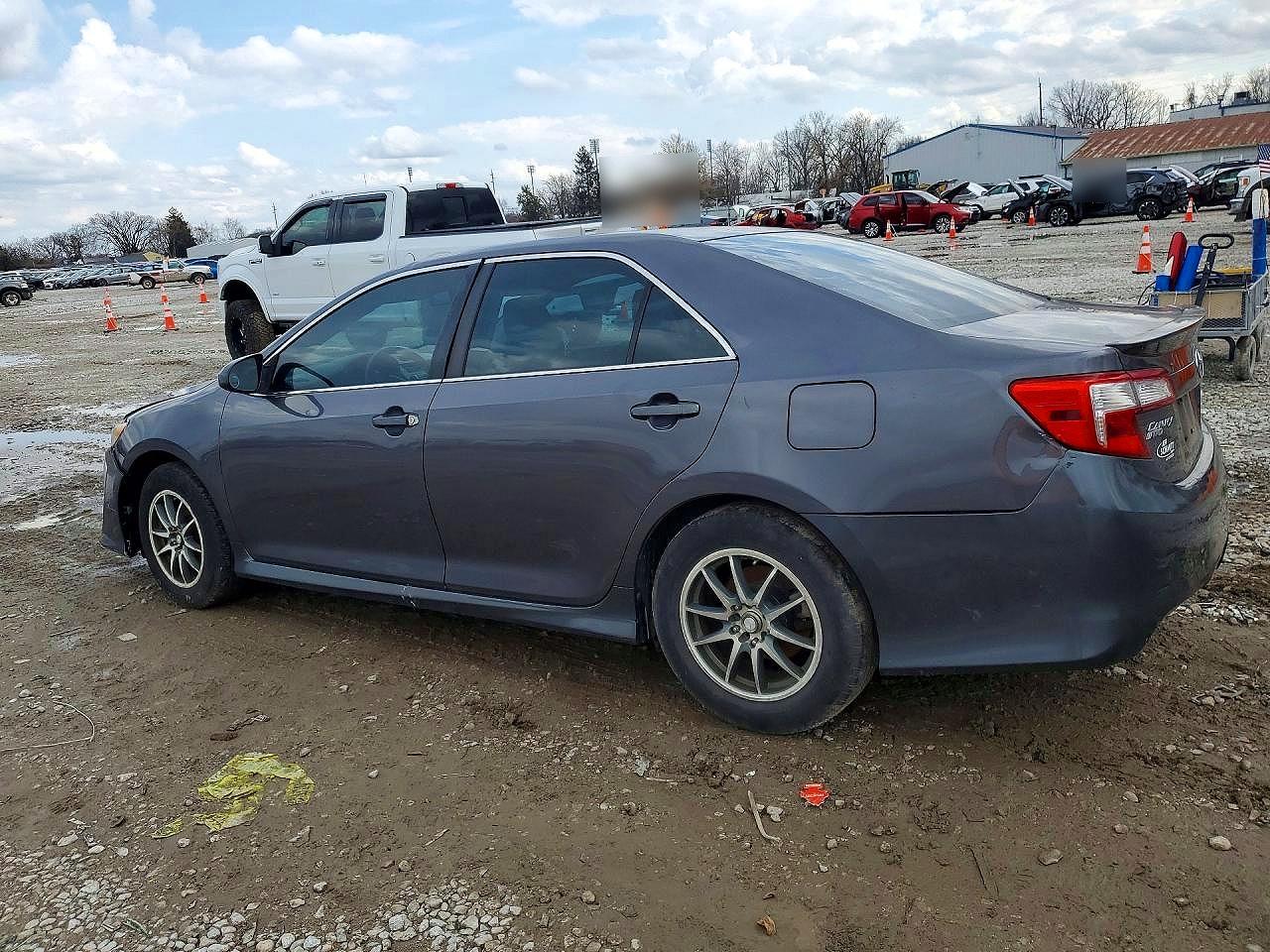 2013 TOYOTA CAMRY SE photo 3