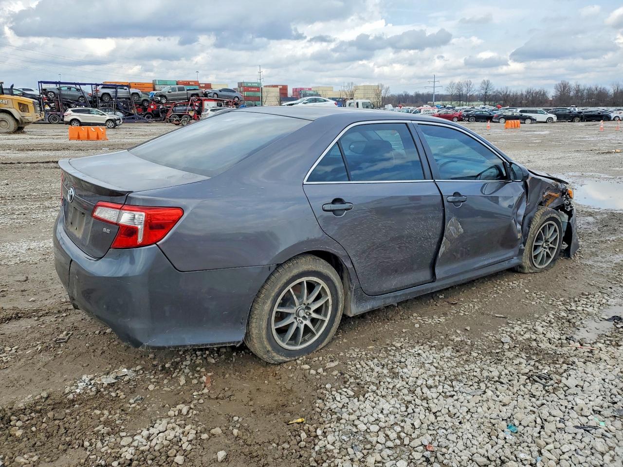2013 TOYOTA CAMRY SE photo 5