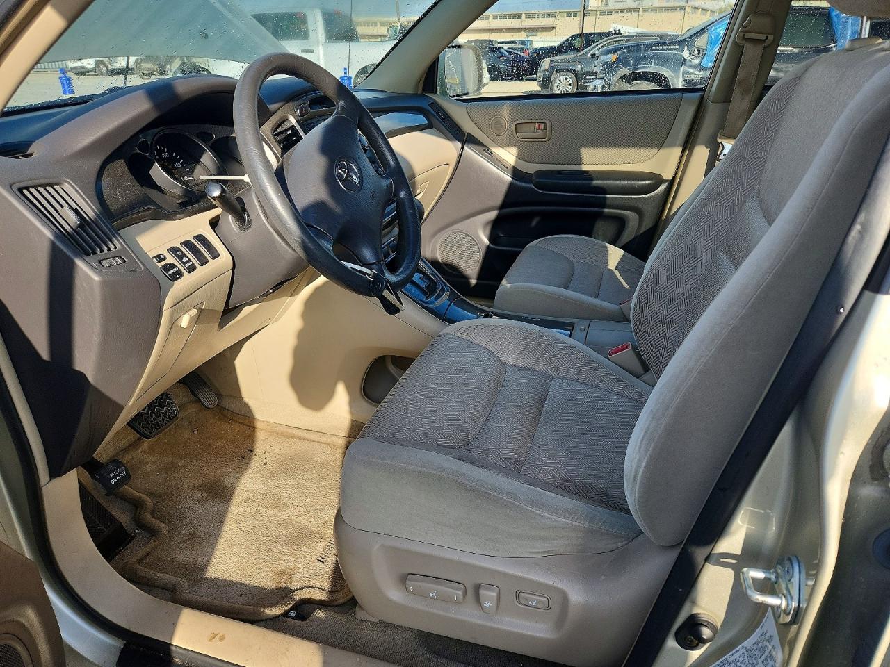 2003 TOYOTA HIGHLANDER BASE photo 13