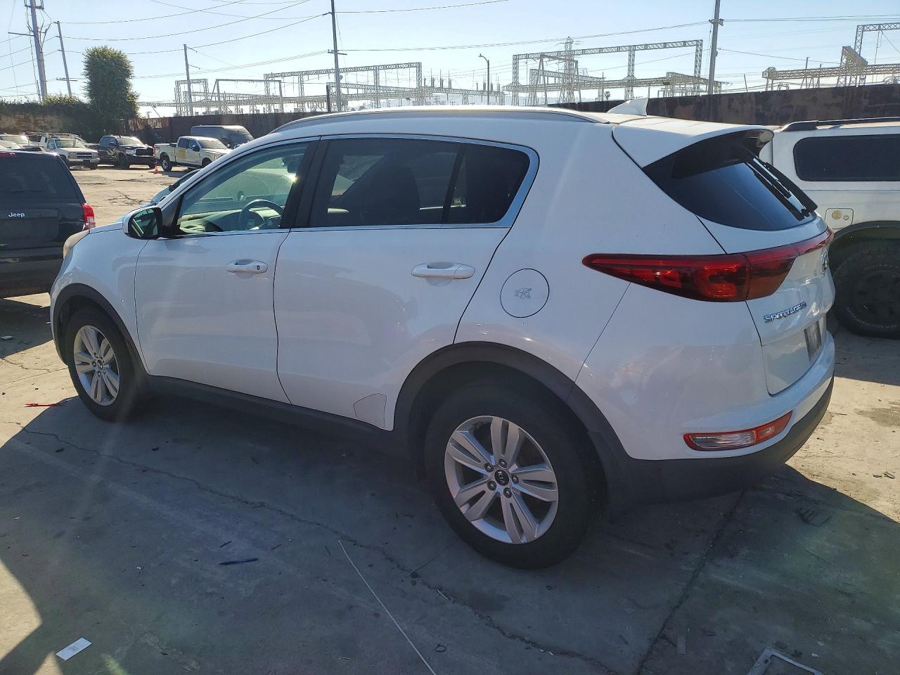 2017 KIA SPORTAGE LX photo 2