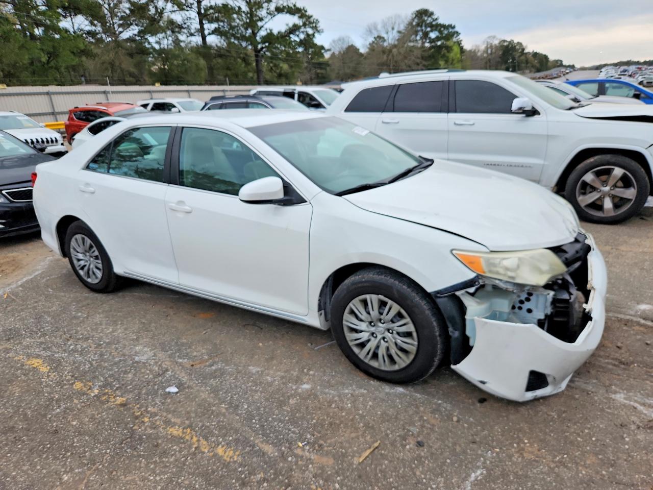 2013 TOYOTA CAMRY LE photo 4