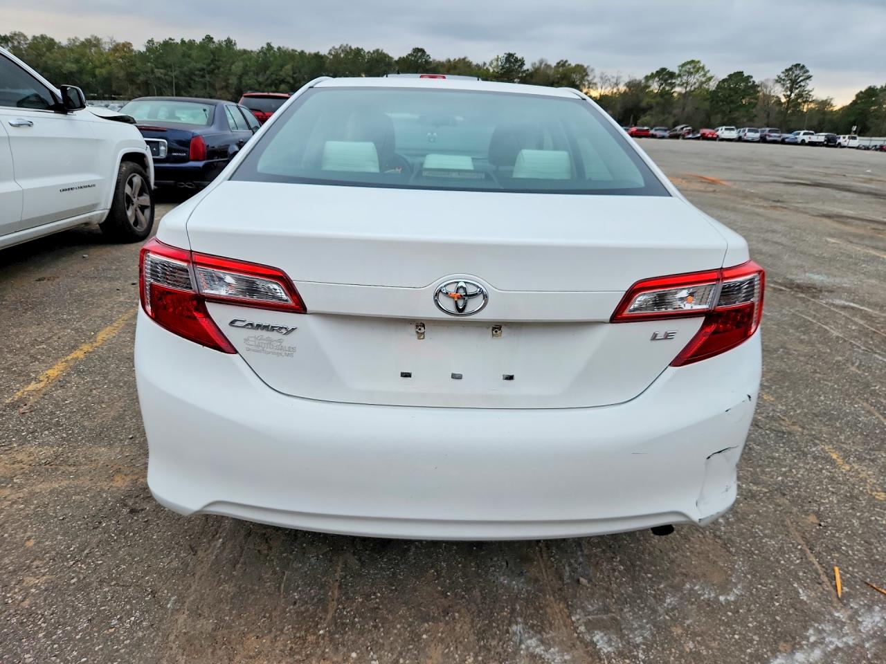 2013 TOYOTA CAMRY LE photo 6