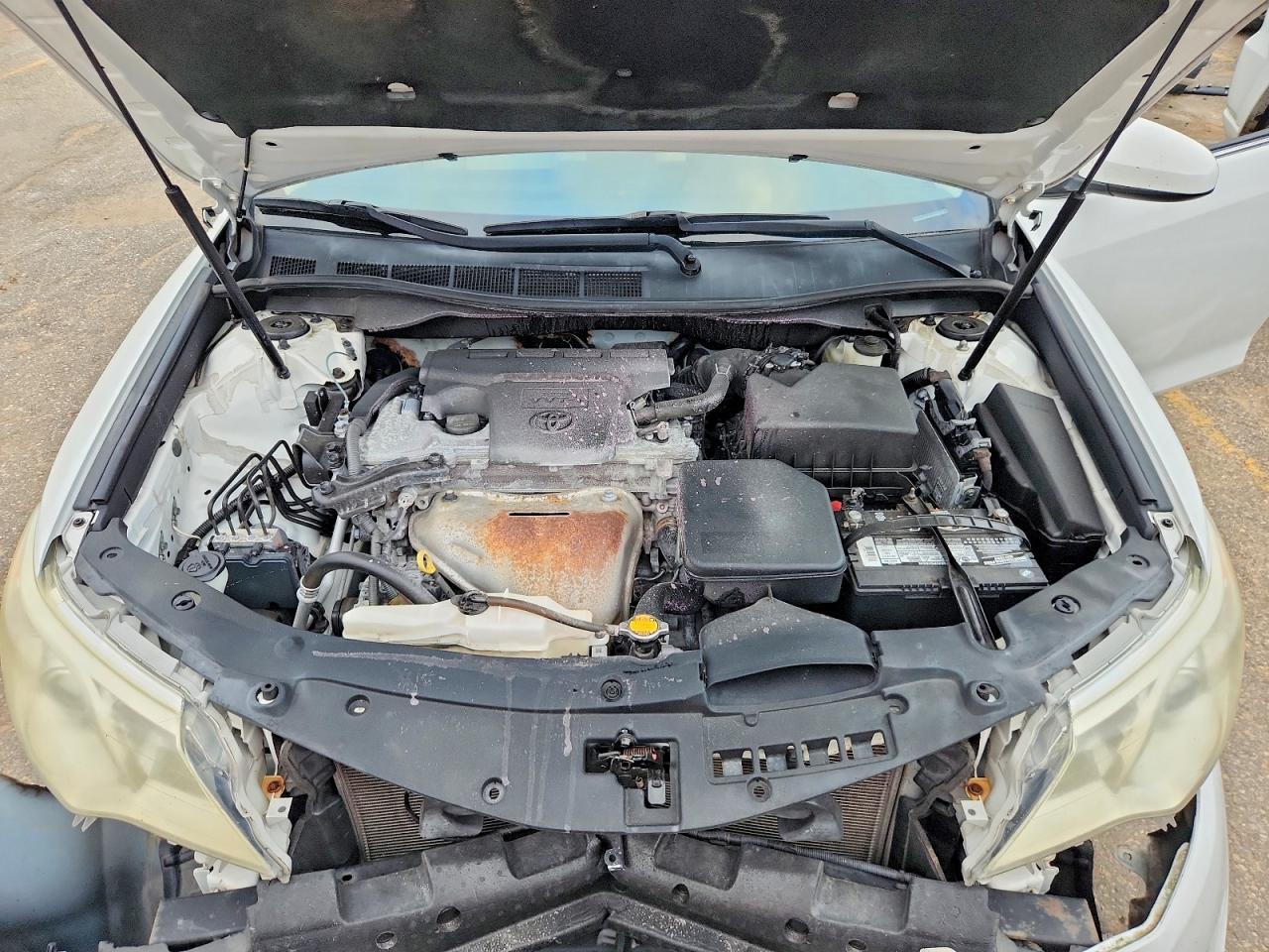 2013 TOYOTA CAMRY LE photo 11