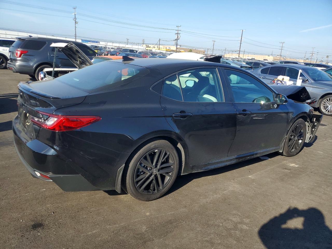 2026 TOYOTA CAMRY SE photo 3