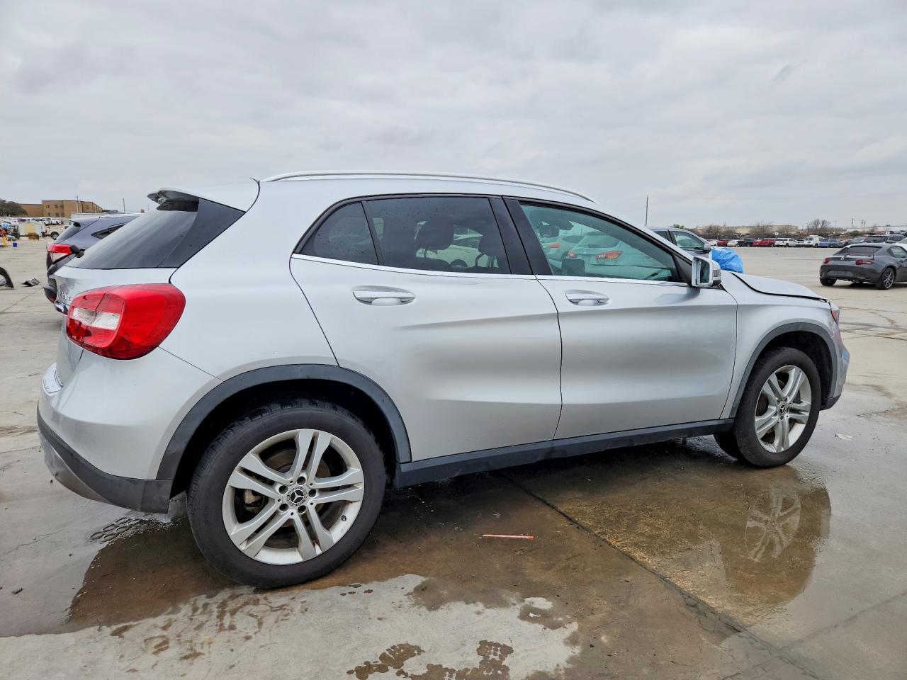 2019 MERCEDES-BENZ GLA 250 4MATIC photo 3