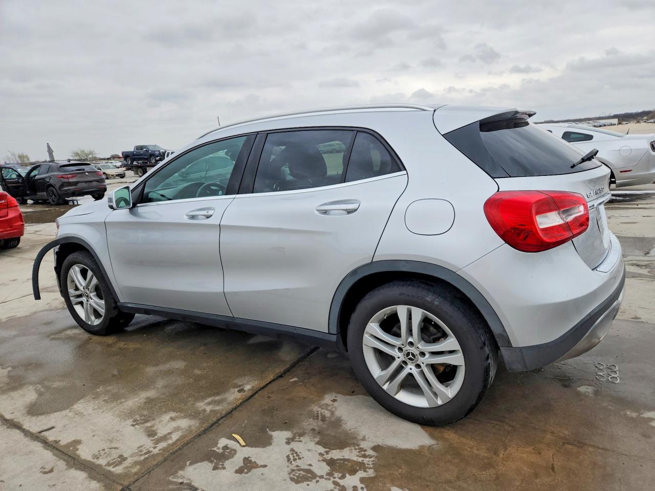 2019 MERCEDES-BENZ GLA 250 4MATIC photo 2