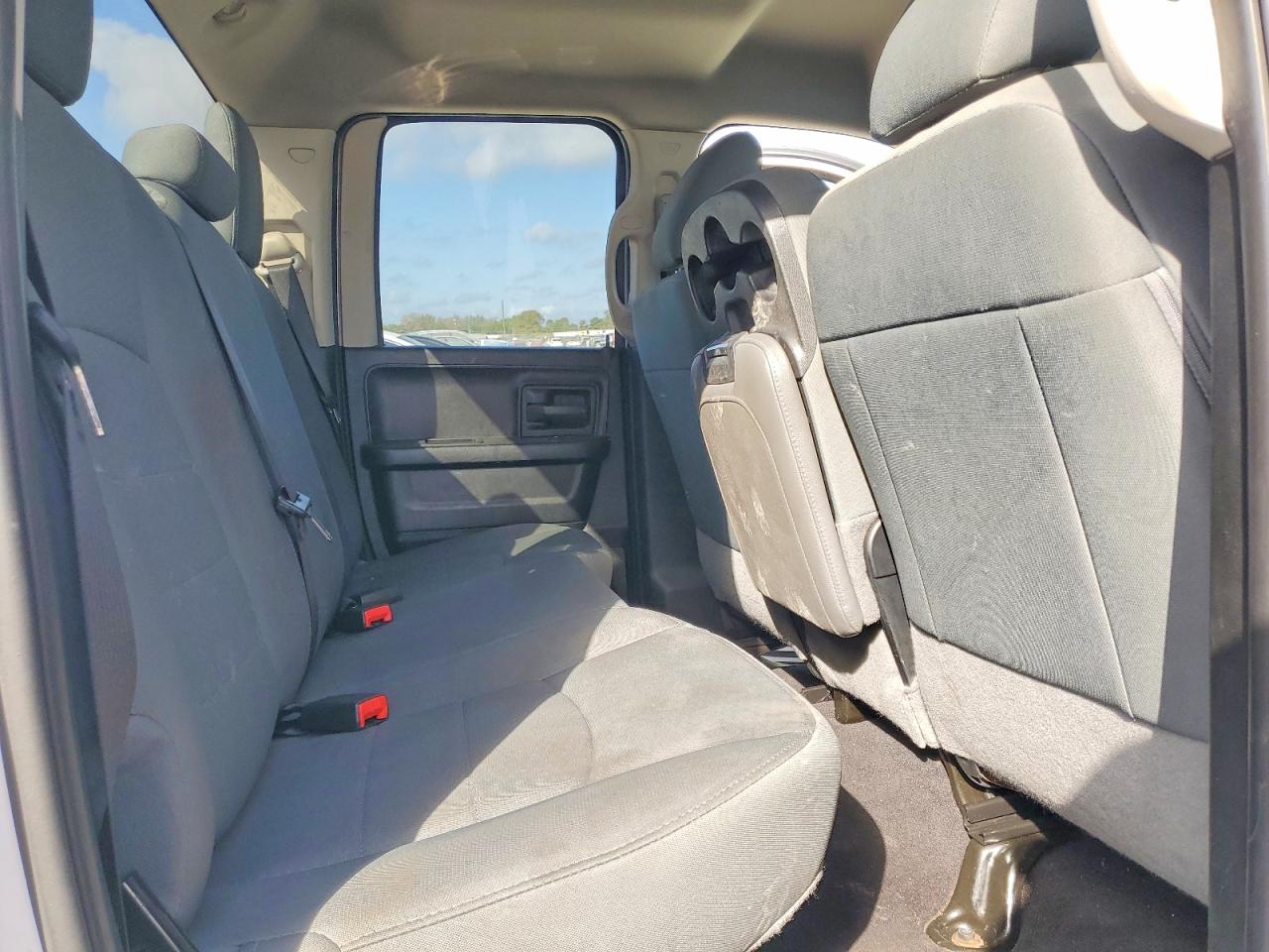 2018 RAM 1500 ST photo 19