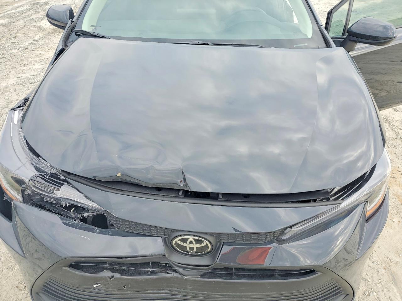 2025 TOYOTA COROLLA LE photo 11
