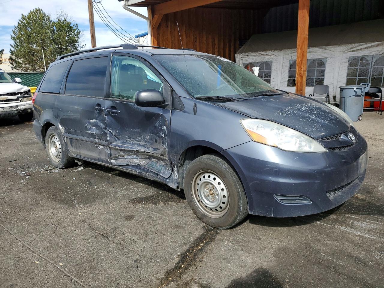 2007 TOYOTA SIENNA LE 8-PASSENGER photo 4