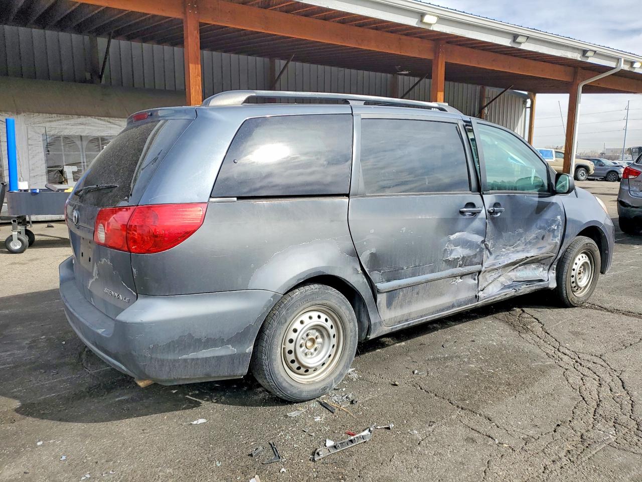 2007 TOYOTA SIENNA LE 8-PASSENGER photo 3