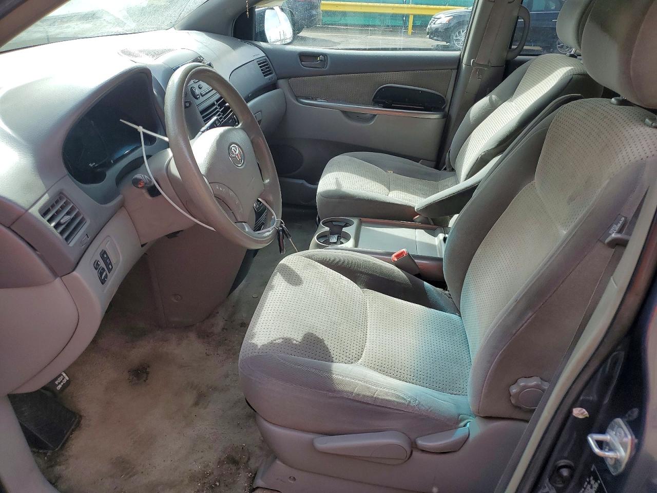 2007 TOYOTA SIENNA LE 8-PASSENGER photo 7