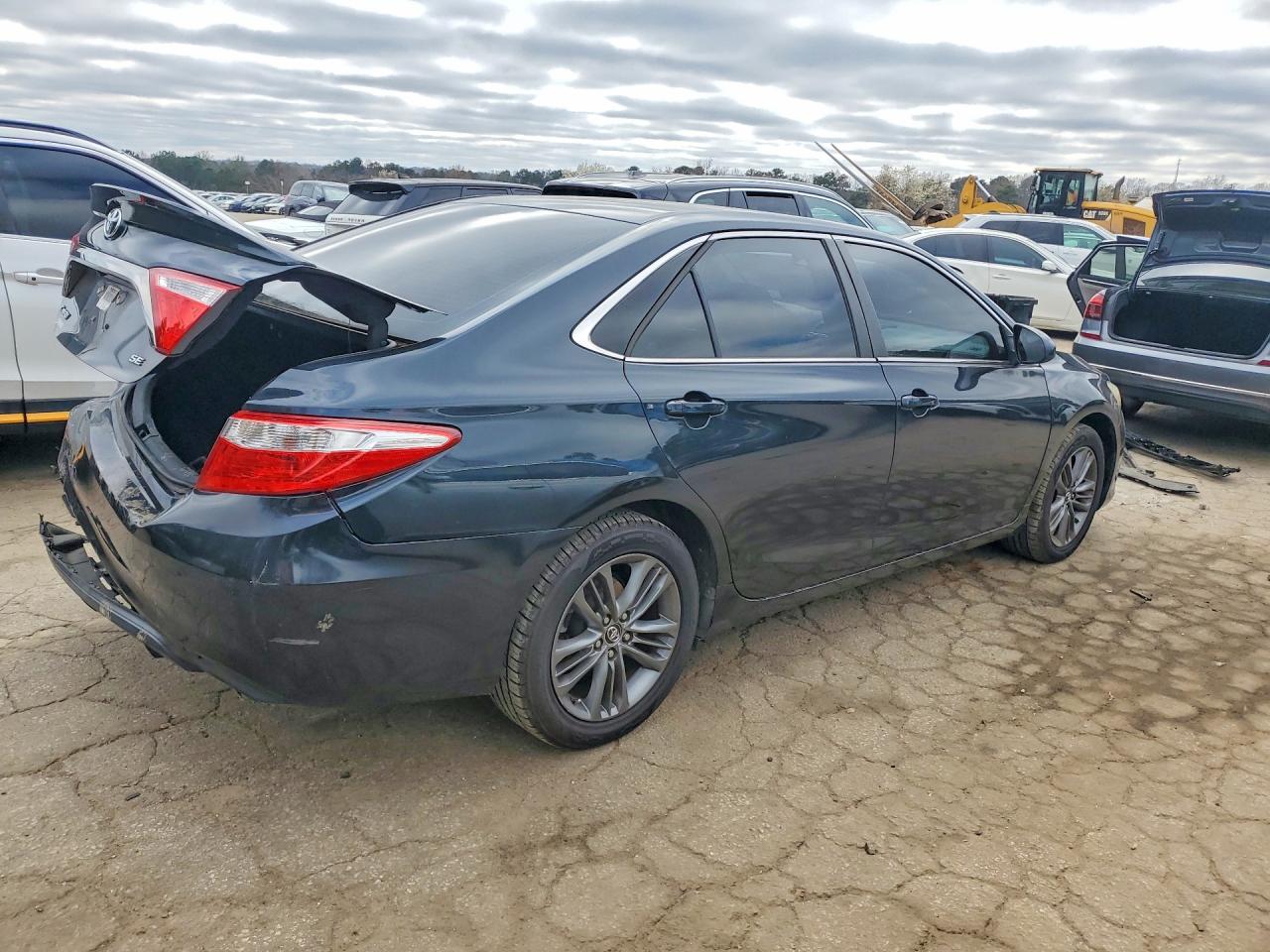 2015 TOYOTA CAMRY SE photo 7