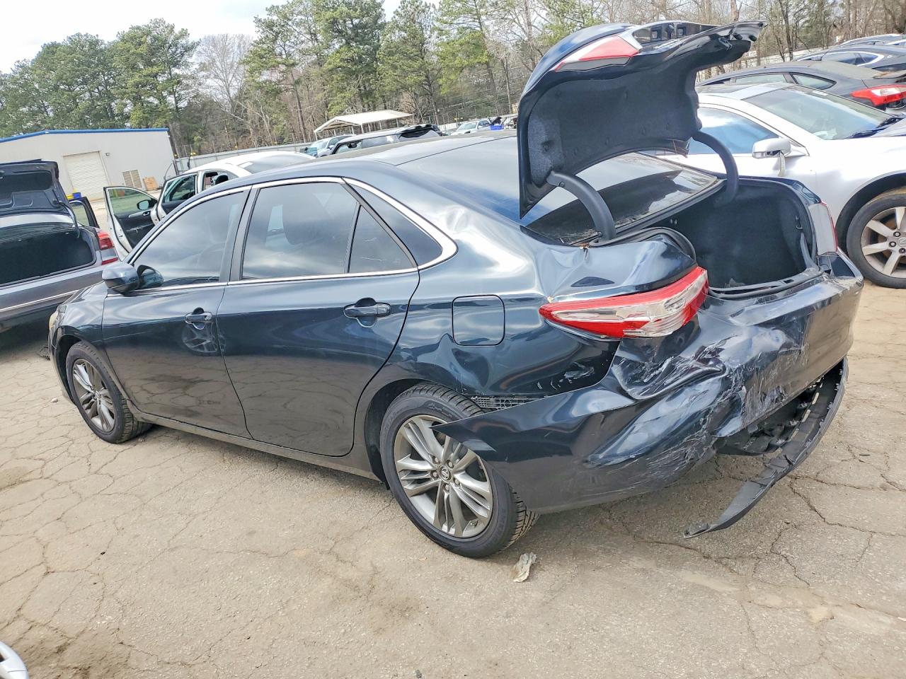 2015 TOYOTA CAMRY SE photo 4