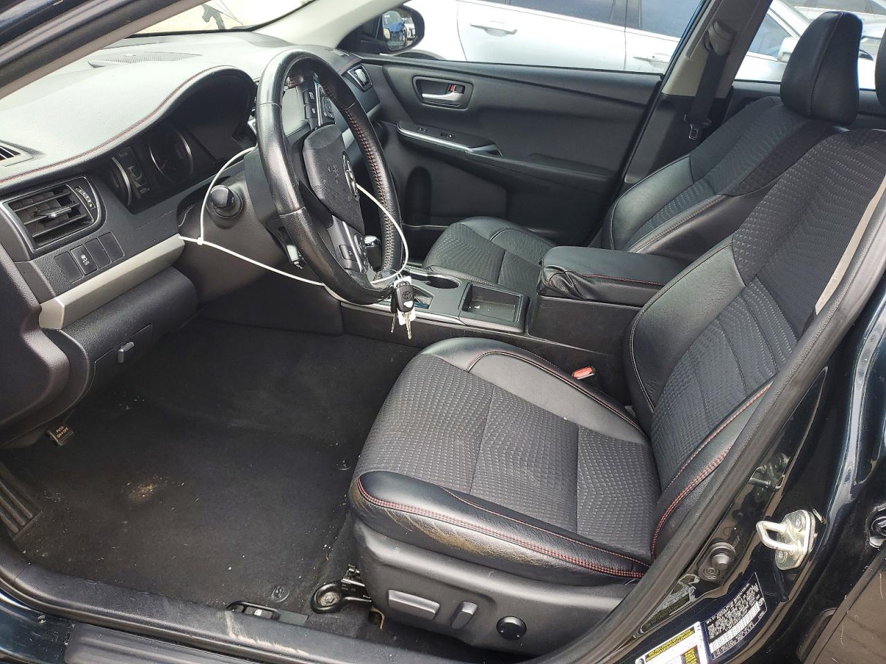 2015 TOYOTA CAMRY SE photo 19