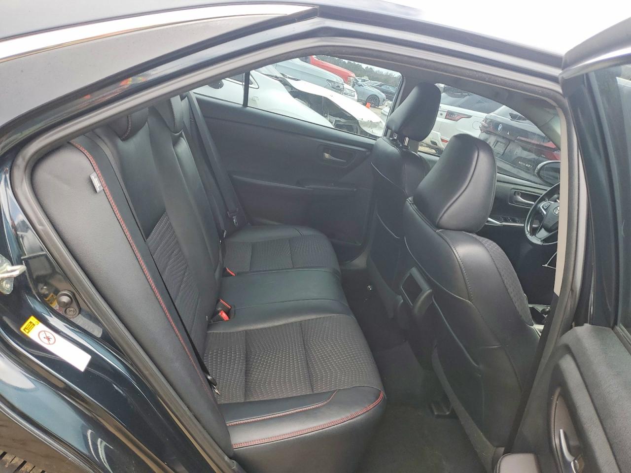 2015 TOYOTA CAMRY SE photo 28