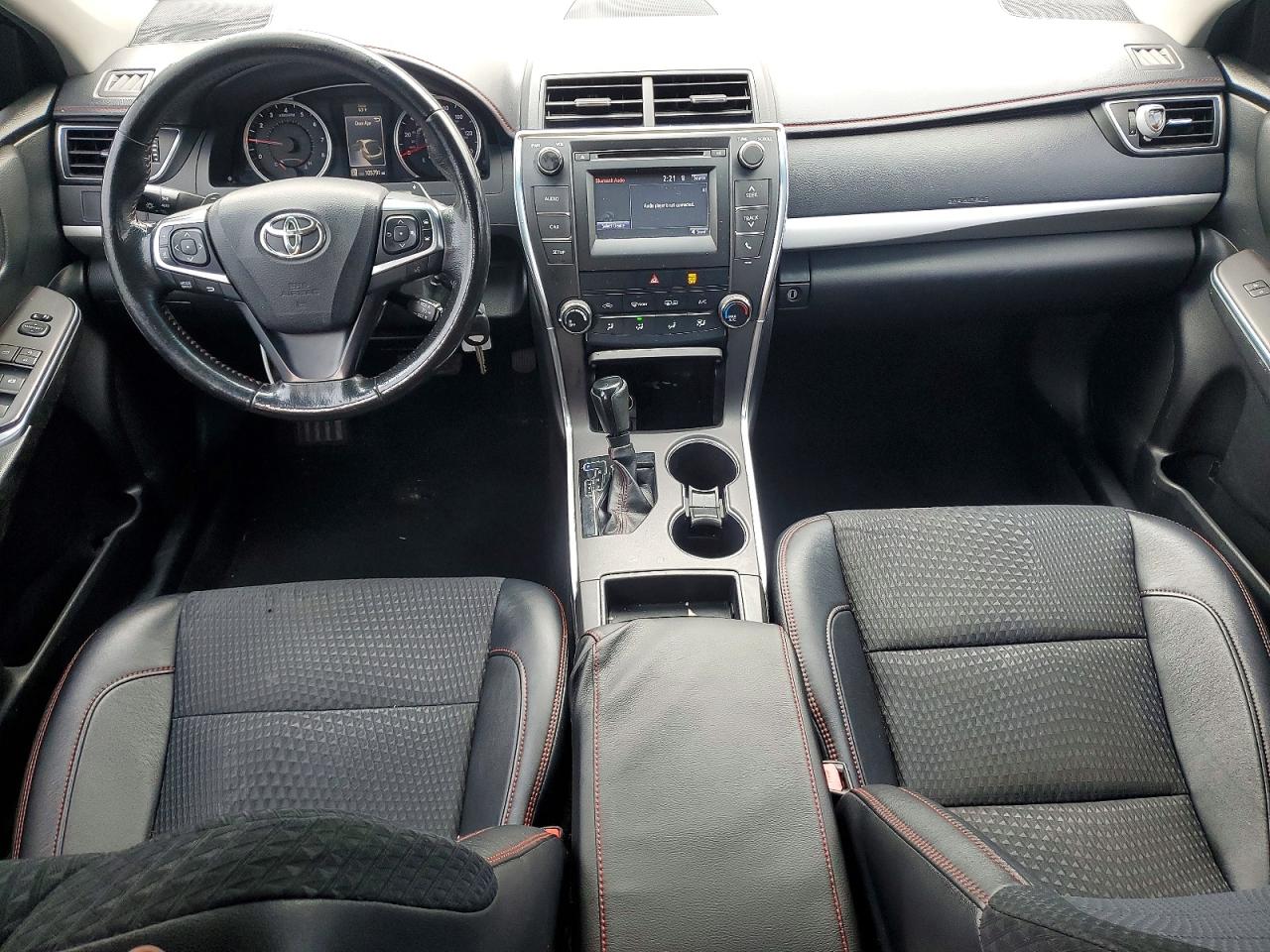 2015 TOYOTA CAMRY SE photo 22