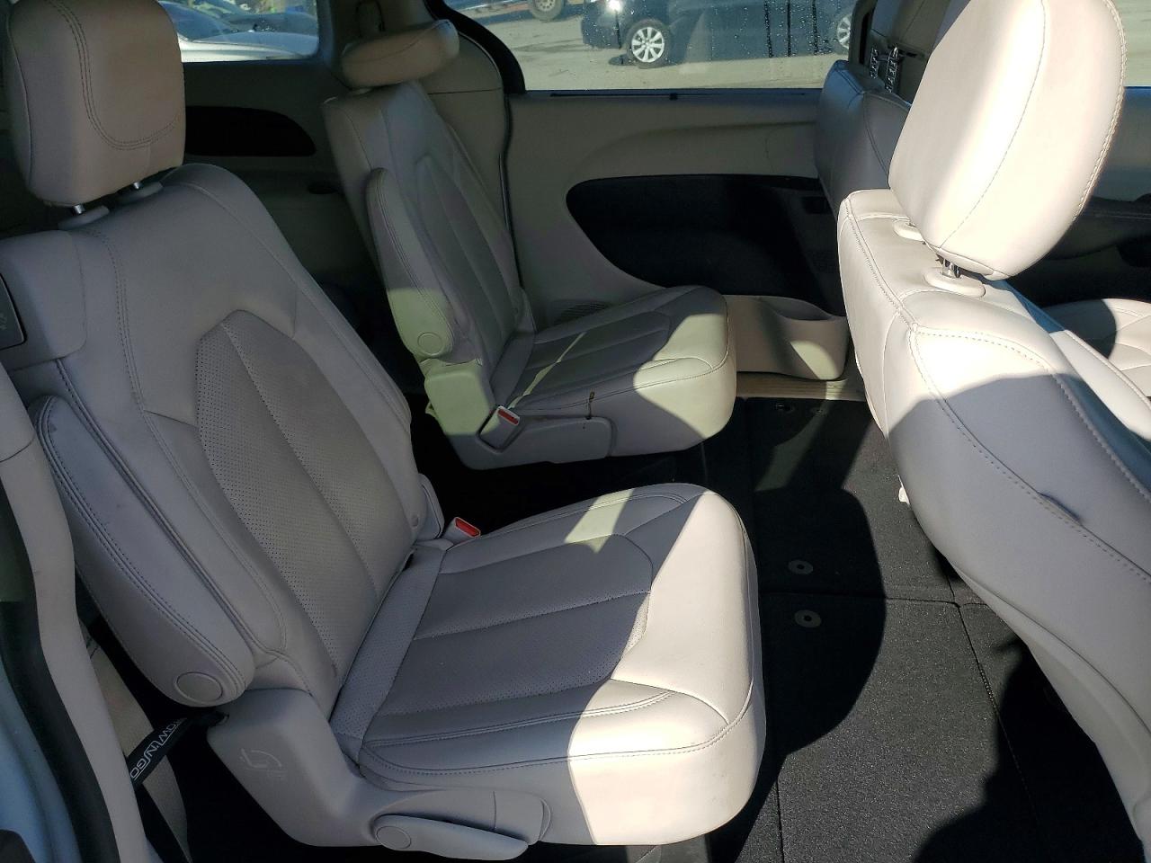 2021 CHRYSLER VOYAGER LXI photo 21