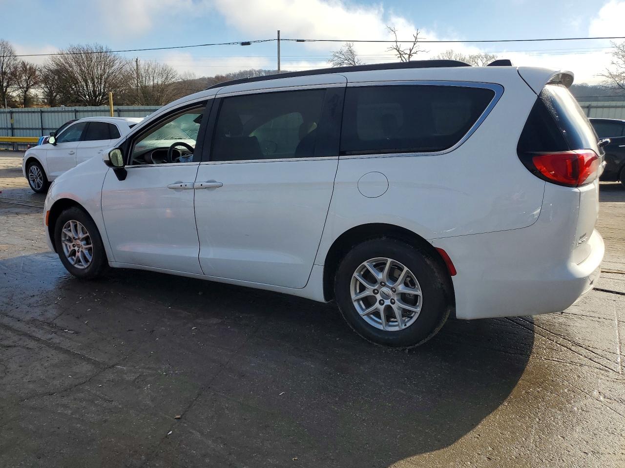 2021 CHRYSLER VOYAGER LXI photo 3