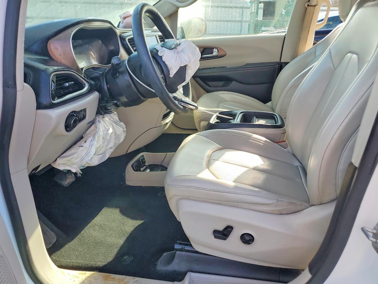 2021 CHRYSLER VOYAGER LXI photo 13