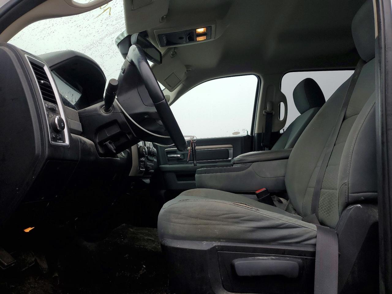 2016 RAM 1500 SLT photo 7