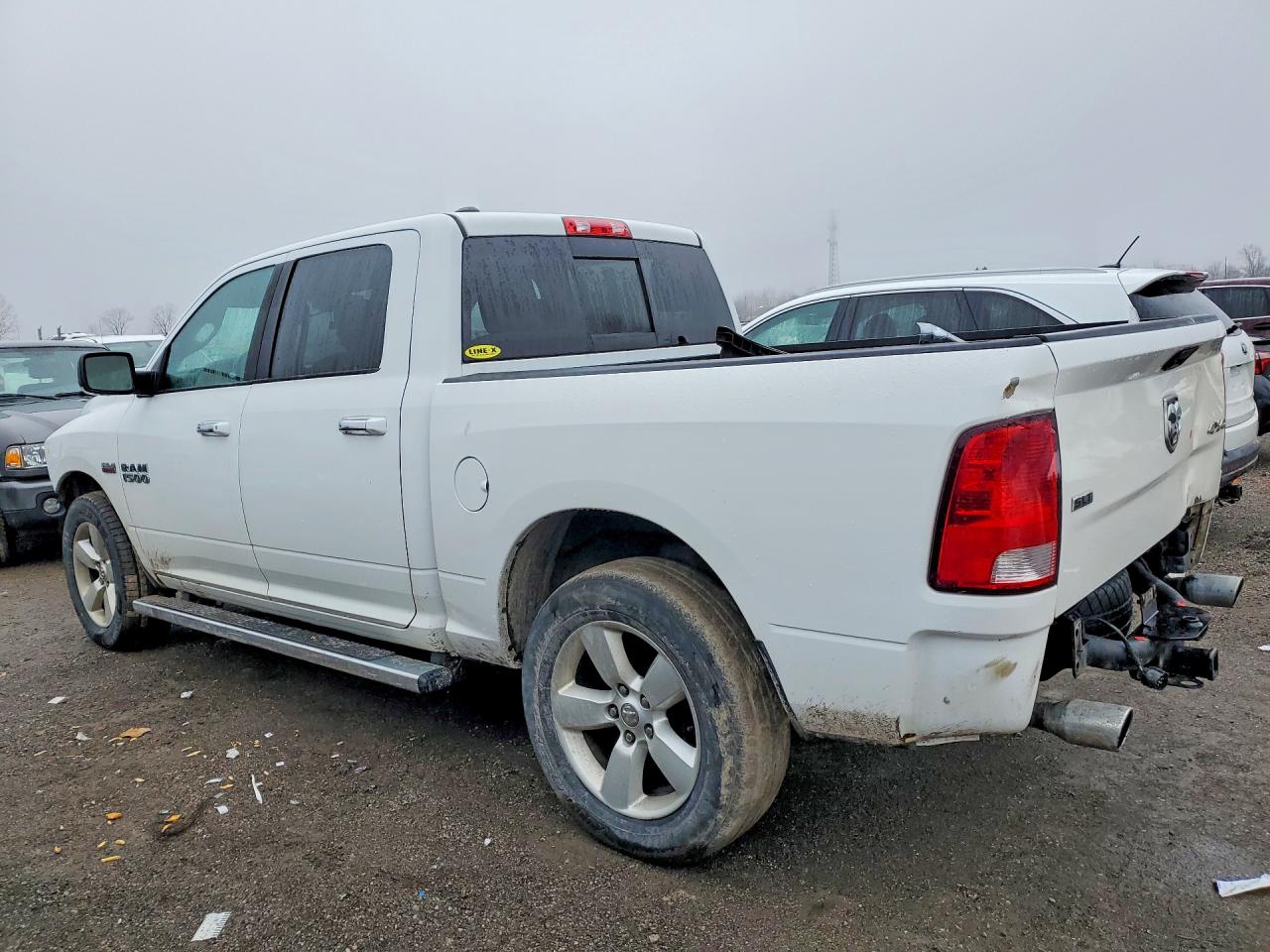 2016 RAM 1500 SLT photo 2