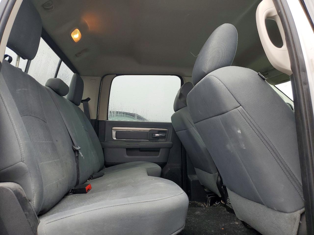 2016 RAM 1500 SLT photo 10