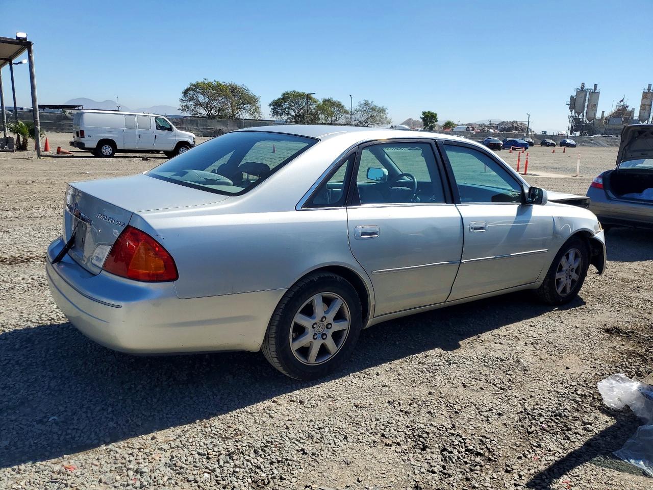 2000 TOYOTA AVALON XLS photo 3