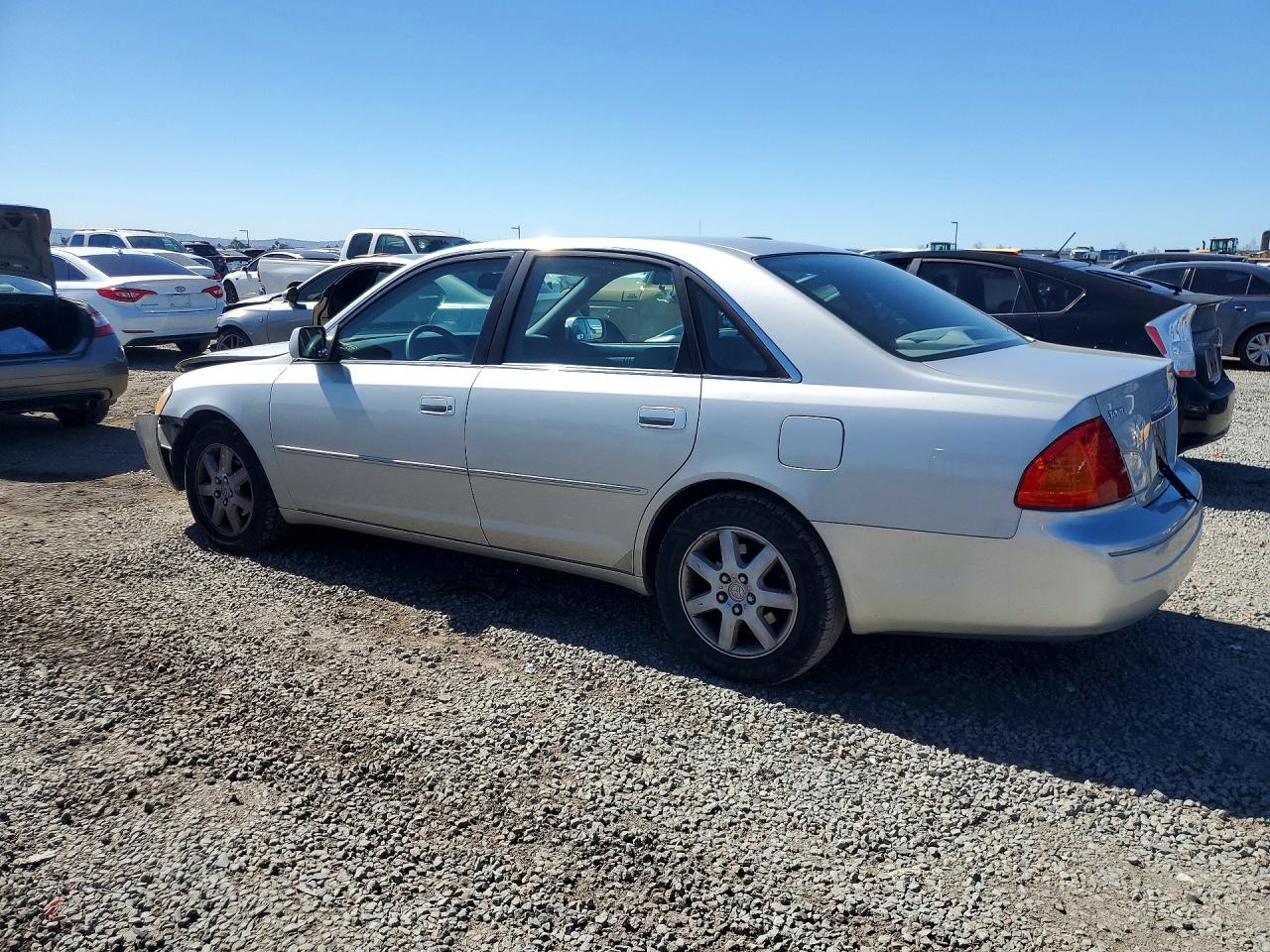 2000 TOYOTA AVALON XLS photo 2