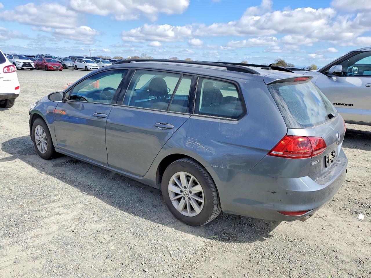 2017 VOLKSWAGEN GOLF SPORTWAGEN S photo 2